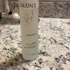 Caudalie Paris vino perfect essence.
